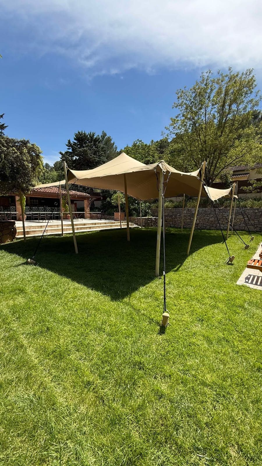 Tente stretch nomade 75m² (vue 6)